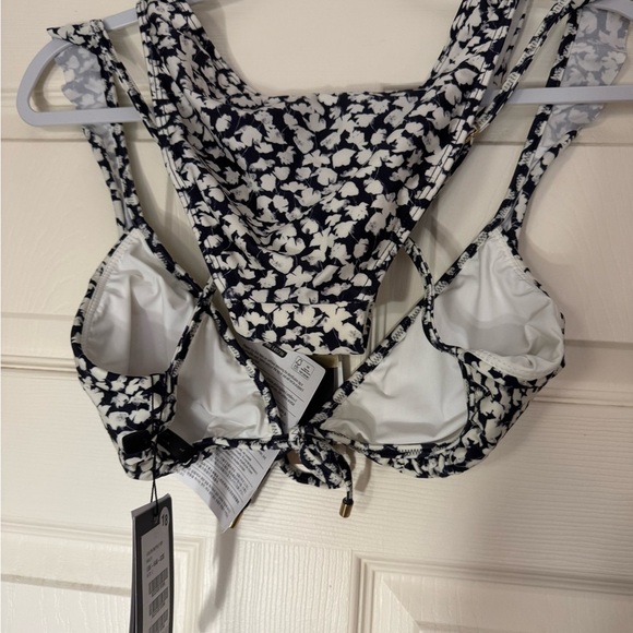 VIX PAULA HERMANNY

Julien Ruffled Floral-Print Triangle Bikini TOP ONLY - Picture 7 of 8